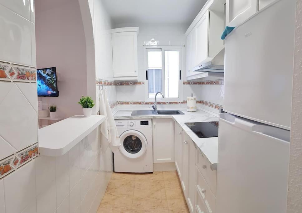 2 Bedroom 100 M To Playa De Locos ,pool