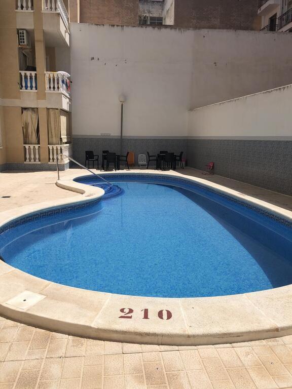 2 Bedroom 100 M To Playa De Locos ,pool Torrevieja