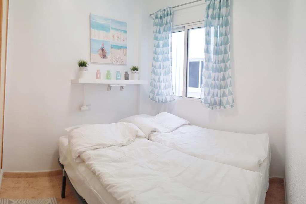Apartment 2 Bedroom 100 M To Playa De Locos ,pool