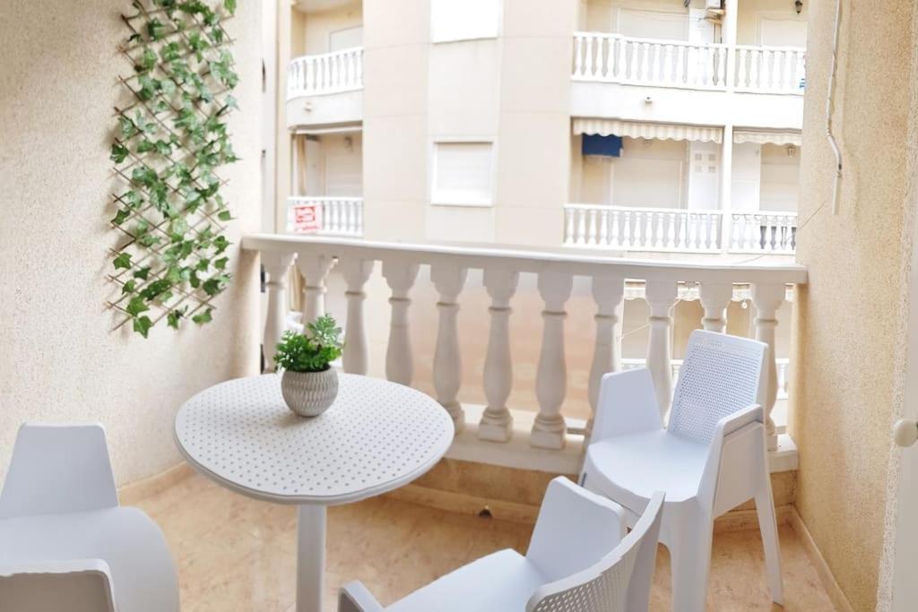 2 Bedroom 100 M To Playa De Locos ,pool Apartamento