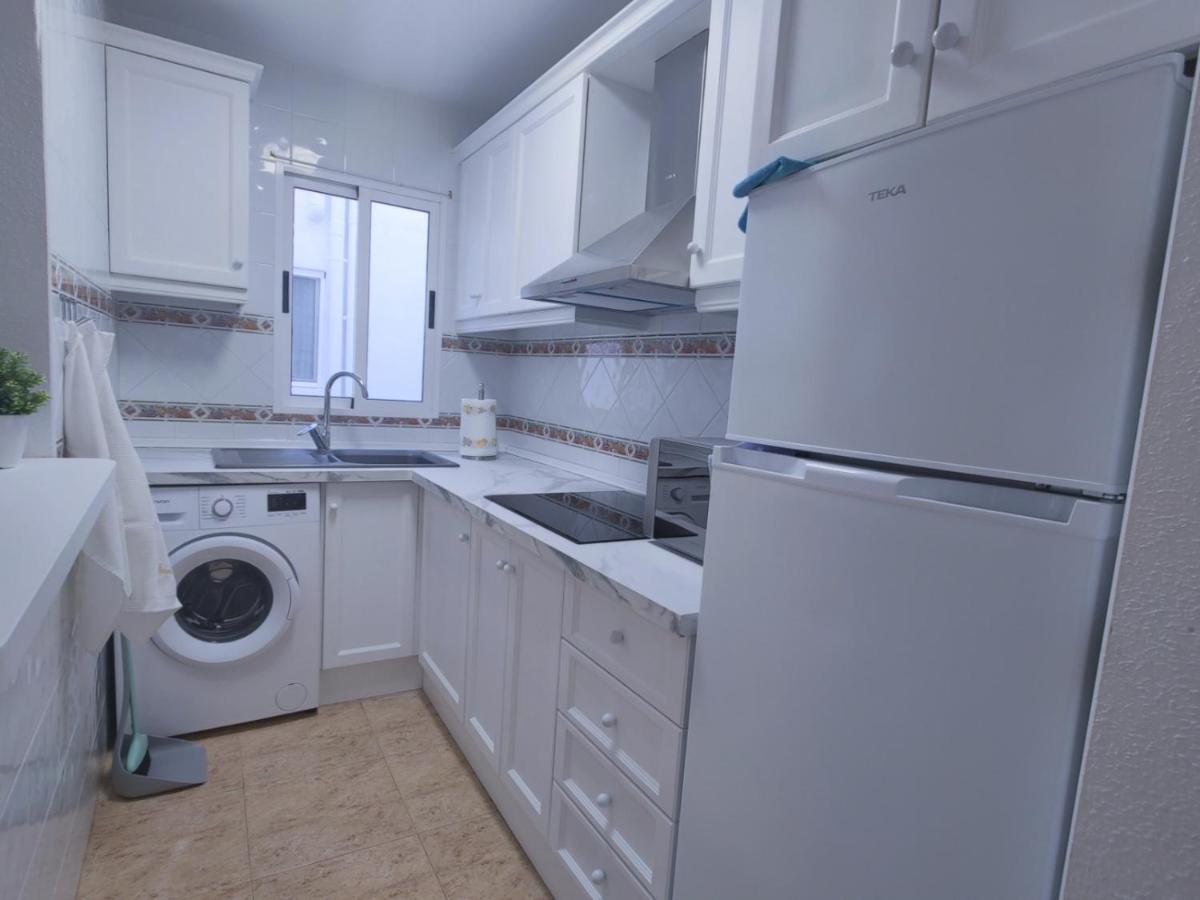 2 Bedroom 100 M To Playa De Locos ,pool * Torrevieja